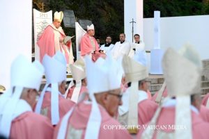 Pour présider la messe lors de sa visite à Ajaccio, dimanche 15 décembre, le pape François a revêtu une chasuble rose © Vatican Media