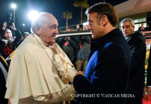 Avant de s'envoler pour Rome, le pape a rencontré le président de la République Emmanuel Macron © Vatican Media