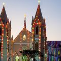 Des décorations de Noël autour de l’église du Saint-Rosaire de Kudapaduwa, à Nagombo (à environ 40 km au nord de Colombo, la capitale). © / CC BY-NC-ND 2.0