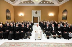 Rencontre avec les sœurs de la Sainte Famille de Nazareth © Vatican Media