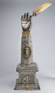 Orfèvre anonyme, Reliquaire du bras de saint Luc l'évangéliste, XVIe-XVIIe siècle, argent, cristal de roche Polo Museale Liberiano, Gouvernorat SCV, Musées du Vatican