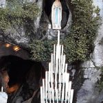 La grotte de Lourdes où la Vierge Marie a dit à Bernadette qu’elle était l’Immaculée Conception © Anita Sanchez