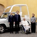 a nouvelle papamobile a été remis au pape le 4 décembre dans la Cité du Vatican  © Mercedes-Benz Media