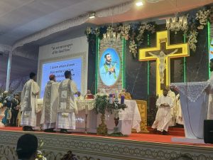 Le 3 décembre pour la fête de saint François Xavier, les participants ont célébré la messe dans la basilique de Bom Jesus de Vieux-Goa, présidée par le cardinal Tagle © MEP