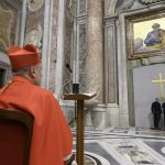 Le cardinal Mauro Gambetti, archiprêtre de la basilique Saint-Pierre a présidé à cérémonie de la « recognitio » le 2 décembre 2024 © Vatican Media