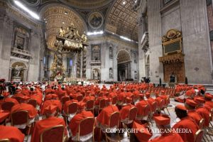 Le pape demande aux cardinaux de rester centrés sur le Christ, de ne pas rester seuls et d'aller vers les plus fragiles © Vatican Media