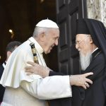 Le pape François accueille le patriarche Bartholomée à la basilique Saint-Nicolas, à Bari (Italie) en juillet 2018 © Vatican Media