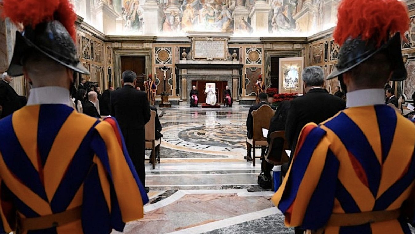 Les 11 nouveaux représentants diplomatiques ont présenté leurs lettres de créance au Saint-Père © Vatican Media