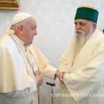 Salutations du pape François aux membres de la délégation de l’Albanie, guidés par sa grâce Edmond Brahimaj, 15 janvier 2025 © Vatican Media