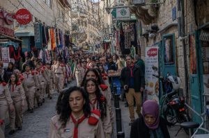 Un groupe de scouts de Terra Sancta a « escorté » la procession © custodia.org