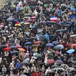 La foule rassemblée place Saint-Pierre pour l’Angélus du dimanche 5 janvier © Vatican Media