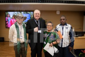 Mgr Fernando Chica Arellano avec d'autres participants au JLIFAD © JLIFAD