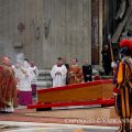 Cérémonie d'accueil du corps du pape François à Saint-Pierre © Vatican Media 