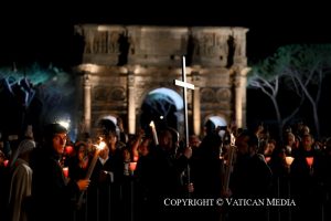 Vendredi Saint « Passion du Seigneur » – Chemin de Croix, Colisée, 18 avril 2024 © Vatican Media 