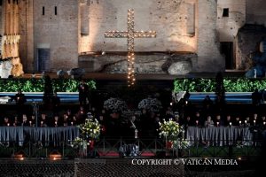 Vendredi Saint « Passion du Seigneur » – Chemin de Croix, Colisée, 18 avril 2024 © Vatican Media 