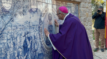 Après la bénédiction de la chapelle du saint patron d'Estrémadure, l'évêque Cerro a béni les icônes et les deux peintures latérales de la chapelle  