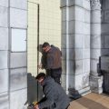 Les deux portes d'entrée de la Basilique du Rosaire à Lourdes ont été recouvertes, portes ornées de mosaïques de l'ancien jésuite Rupnik © Sanctuaire de Lourdes