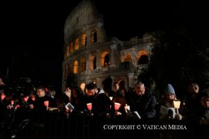 Vendredi Saint « Passion du Seigneur » – Chemin de Croix, Colisée, 18 avril 2024 © Vatican Media 