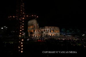 Vendredi Saint « Passion du Seigneur » – Chemin de Croix, Colisée, 18 avril 2024 © Vatican Media 