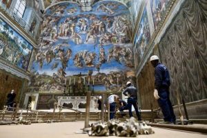 Des collaborateurs ecclésiastiques et laïcs participeront aussi au Conclave © Vatican média