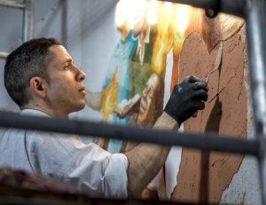 L'artiste peintre Bruno Desroches © rcf.fr