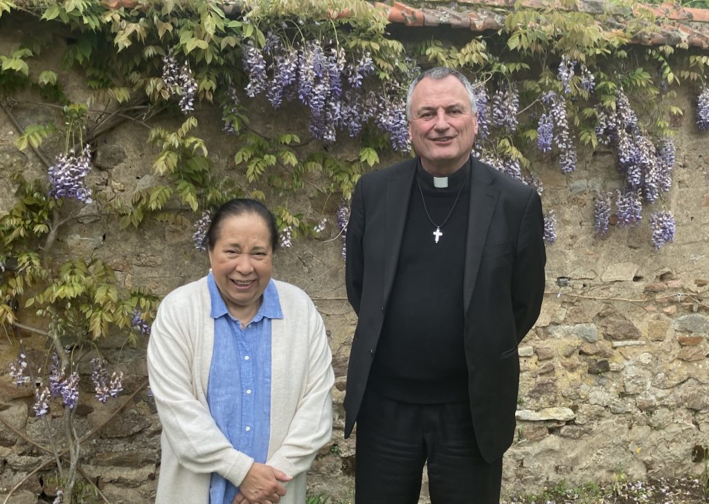 Un mère de famille et un prêtre sillonnent le monde depuis 20 ans pour faire aimer le cœur de Jésus © Anne van Merris