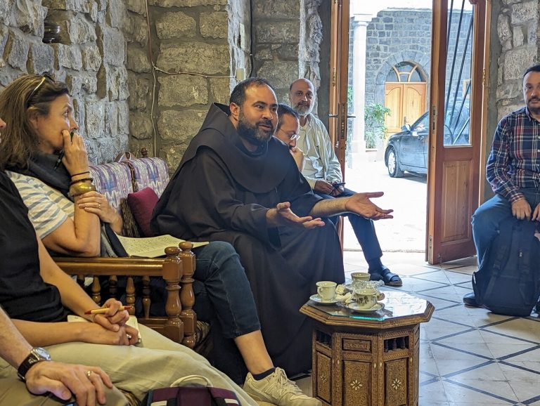 Le père Fadi Azar. ©Sina Hartert