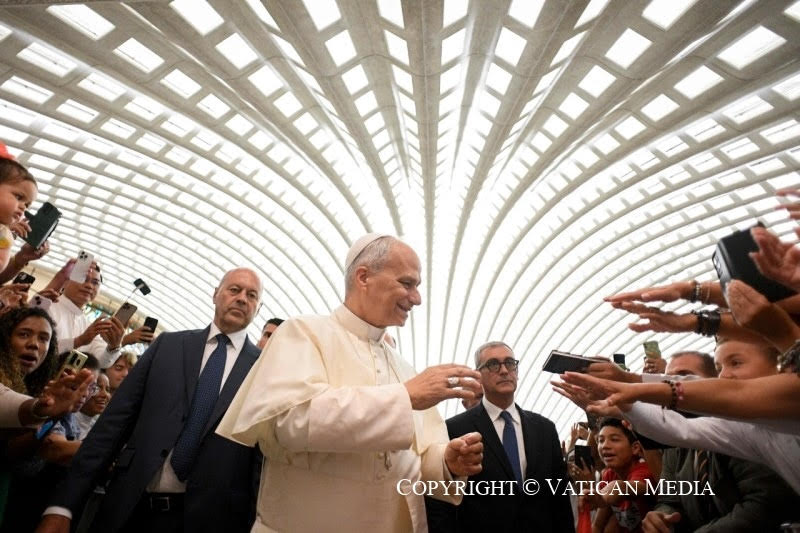 Le pape Léon XIV arrivant à l'audience générale du 13 août 2025 © Vatican Media