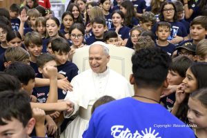 Avec des enfants ukrainiens, 3 juin 2025 © vaticanstate.va