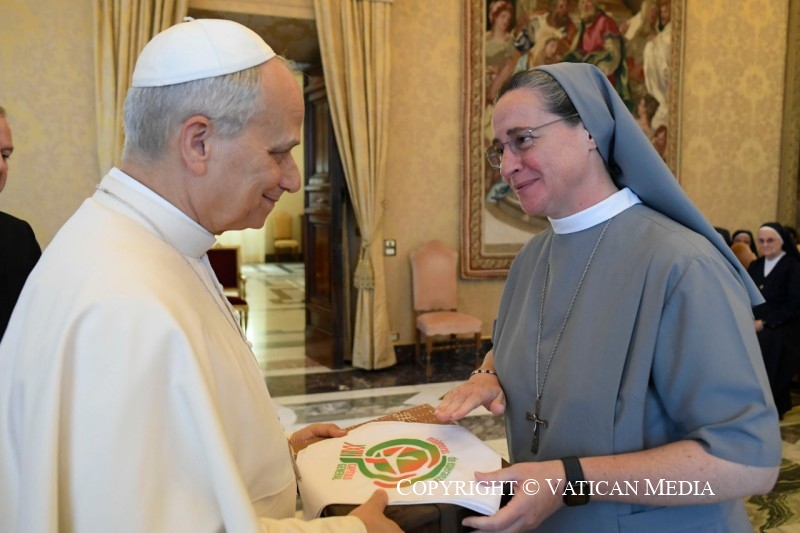 Aux participants aux Chapitres généraux de : Missionnaires Filles de la Sainte Famille de Nazareth ; Institut des Apôtres de la Sainte-Famille ; Sœurs de la Sainte Famille de Nazareth ; Sœurs de la Charité de Sainte-Marie, 23 août 2025 © Vatican Media