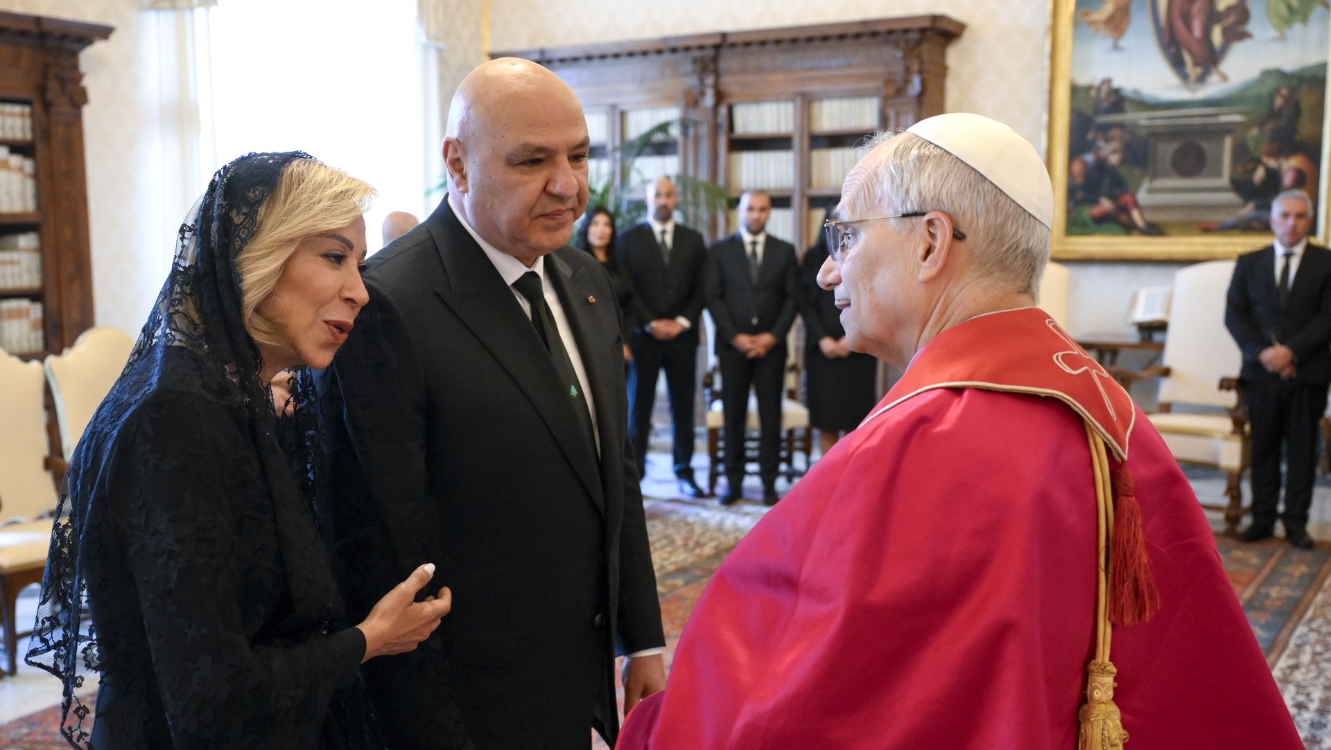 Le pape rencontrant le président de Joseph Aoun et son épouse © Vatican Media