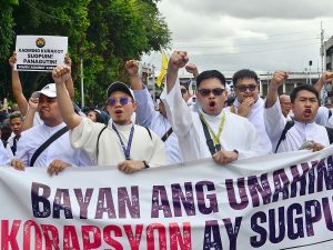Des séminaristes participent à une manifestation à Quezon City, le 21 septembre 2025 aux Philippines. © Nikko Balbedina / CBCP
