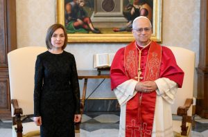 Madame Maia Sandu, Présidente de la République de Moldavie, en audience avec le pape Léon XIV © VATICAN MEDIA