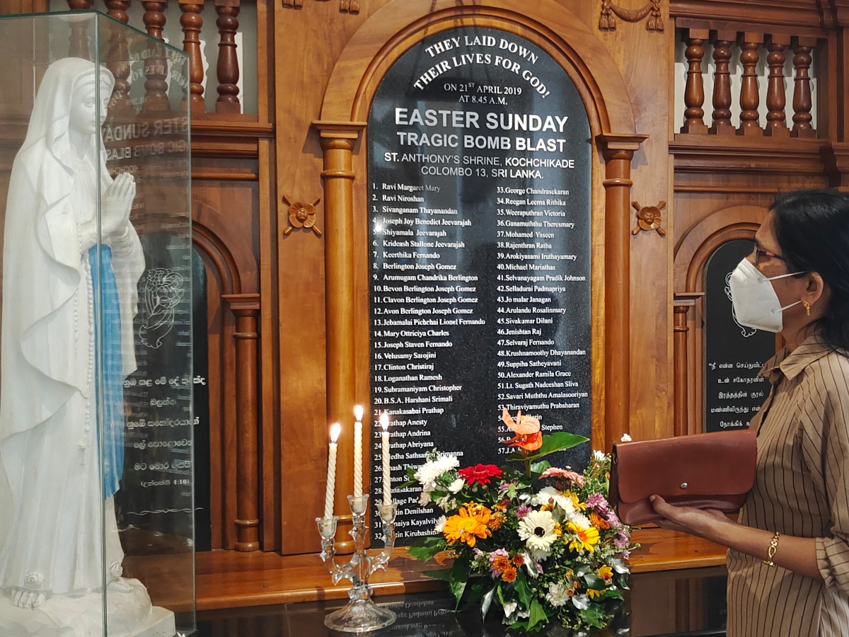 Les 57 noms des victimes de l’église Saint-Antoine de Colombo, une des églises visées par les attentats du dimanche de Pâques 2019 au Sri Lanka. © A. B.