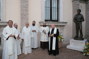 Saint Carlo par Timothy Schmalz © Diocèse d’Assise