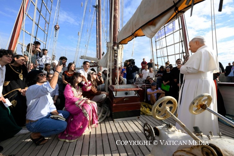Salutation du Saint-Père à l’occasion de la visite du Navire-École de la Paix (MED 25 – Bel Espoir), 17 octobre 2025 © Vatican Media
