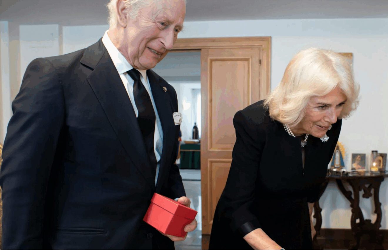 Le roi et la reine d'Angleterre en visite officieuse avec le pape François malade, avril 2025 © Vatican Media