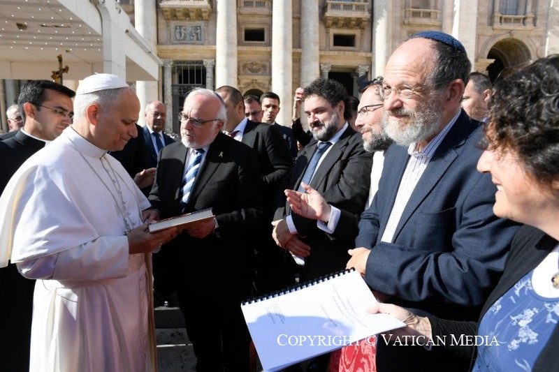 Rencontre avec des personnes juives : "Le vrai dialogue s'enracine dans l'amour" © Vatican Media
