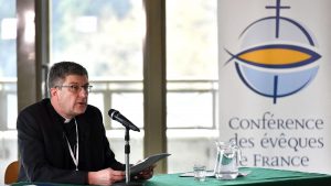 Mgr Moulins-Beaufort en conférence de presse à Lourdes, 26 mars 2021 © Vatican Media 