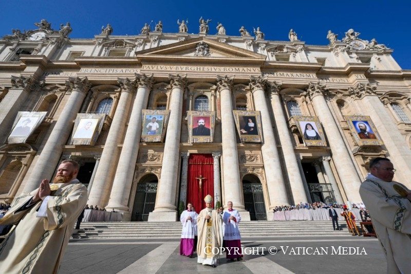 Nouveaux saints : "Des signes lumineux d’espérance pour nous tous" © Vatican Media