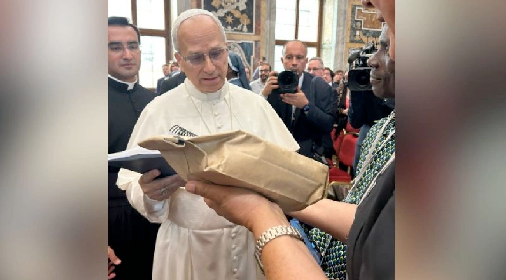 Lors du Jubilé des migrants célébré à Rome, Mme Sáenz a présenté un rapport au pape © Muriel Sáenz