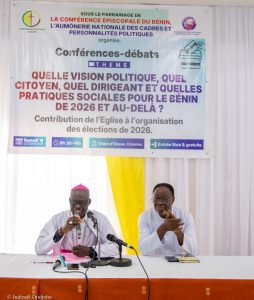 Mgr François GONHOSSOU et le Père Nathanaël SOEDE Large © JUDICAËL DJIDJOHO HOUNGNIBO