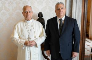 Léon XIV avec le Premier ministre de Hongrie, M. Viktor Orbán © VATICAN MEDIA