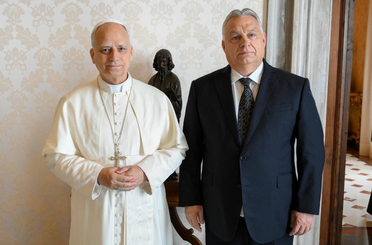 Léon XIV avec le Premier ministre de Hongrie, M. Viktor Orbán © VATICAN MEDIA