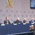 La conférence de presse de présentation du IIᵉ Rapport annuel sur les politiques et procédures de l’Église pour la protection, 16 octobre 2025 © VaticanNews