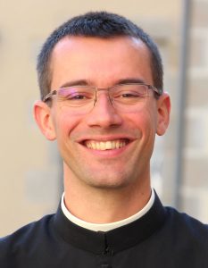 Don Florian Raymond est le nouveau recteur de l'église Saint-André et Saint-Claude des Francs-Comtois de Bourgogne © communautesaintmartin.org