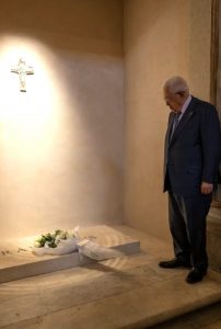 Mahmoud Abbas se recueille devant la tombe du pape François, 5 novembre 2025 © Vatican Media
