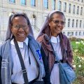 De gauche à droite, sœur Veronica Kaupa et mère Elizabeth Tumana, religieuses papoues, ici le 24 octobre aux Missions Étrangères de Paris. © Ad Extra