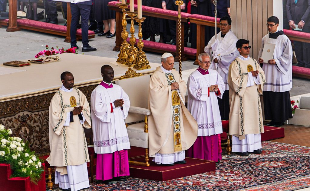 Léon XIV lors de la messe d’inauguration de son pontificat, sur la place Saint-Pierre ©wikipedia.org