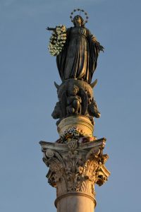 En ce 8 décembre 2025, à l’occasion de la solennité de l’Immaculée Conception, sur la Place d’Espagne à Rome, le pape Léon XIV a conduit un acte de vénération et prononcé une prière invitant les fidèles à accueillir la grâce, la paix et l’espérance que Marie offre au monde.